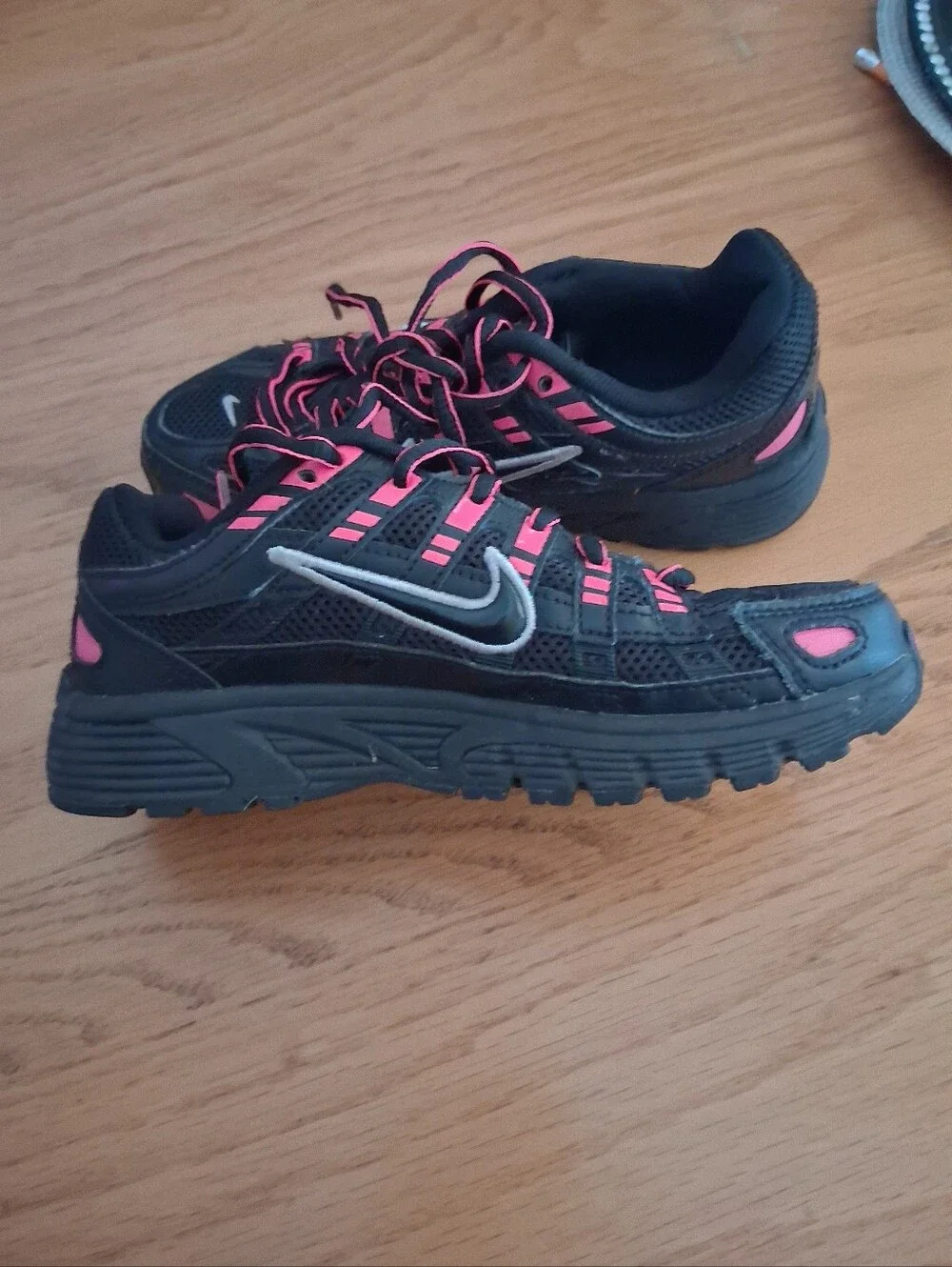 Nike Girls Black with Pink Accent Athletic Sneakers